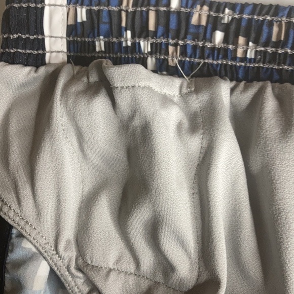 Nike Dri Fit With Built In Briefs Sz Med - Picture 6 of 9